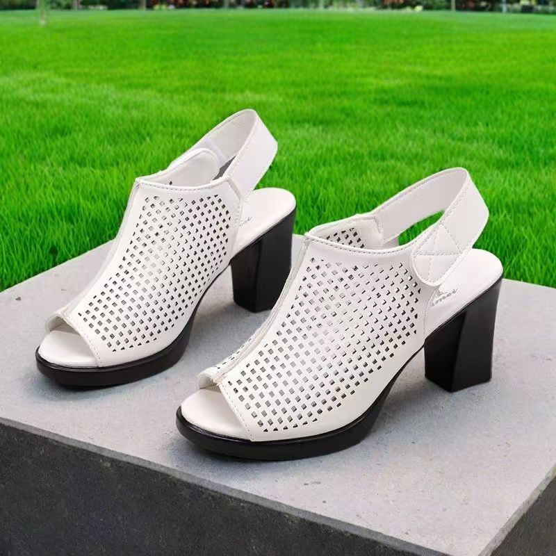 صنادل نسائية بكعب عالٍ ومقدمة  - مراجعة Velcro Strap Sandal وسعره
